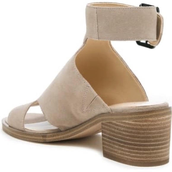 Tally Ankle Cuff Sandal
SOLE SOCIETY - Picture 5 of 16